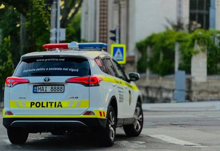 Trafic suspendat pe bd. Ștefan cel Mare. Poliția solicită folosirea rutelor alternative