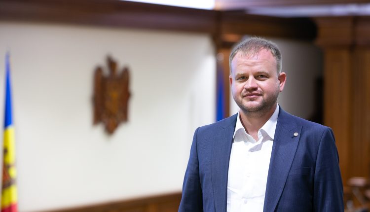 Biroul Politici de Reintegrare are un nou vicepremier. Roman Roșca a depus jurământul