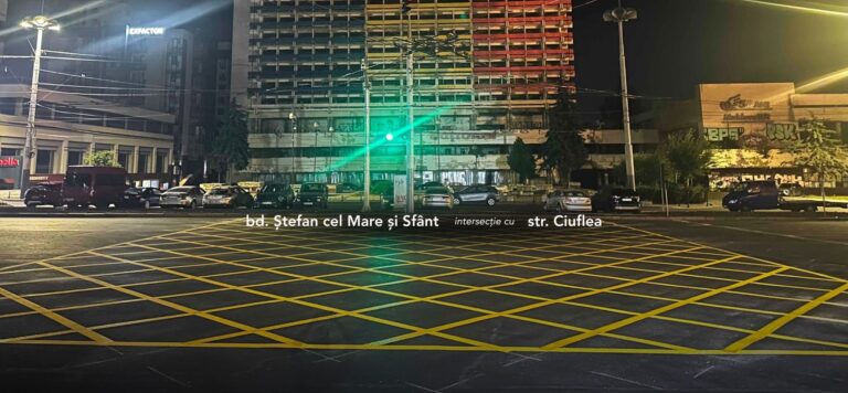 Atenție șoferi! Marcaj nou în trei mari intersecții din Chișinău. Ce rol are