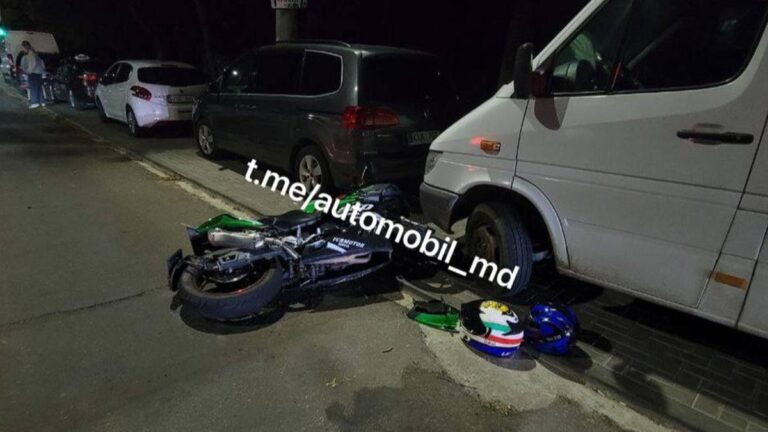 Două persoane la spital: Accident între o motocicletă și un automobil, la Botanica