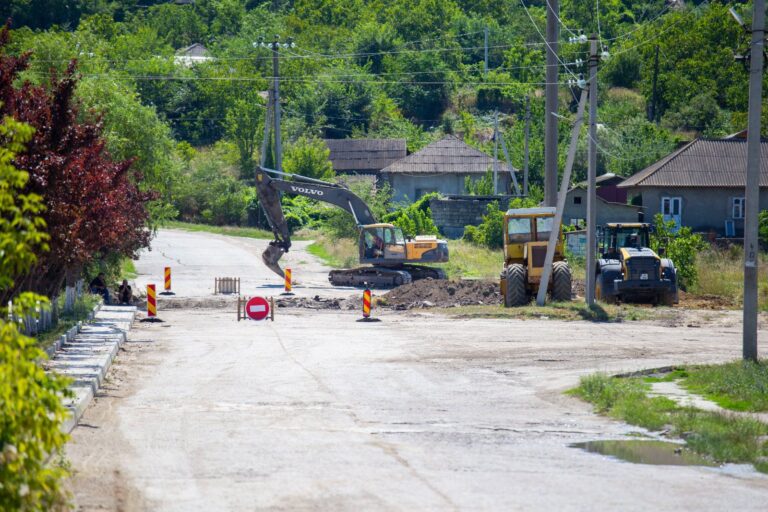 Circulație interzisă pe un pod din Bălți. Au început lucrările de reparație