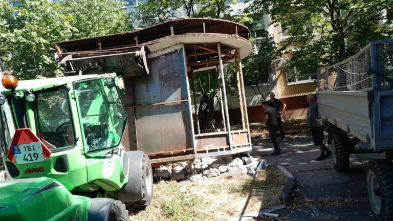 Ciocana rămâne fără gherete. Încă una demontată și evacuată