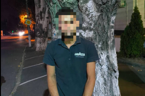 Tânăr comportându-se suspect, prins cu droguri, la Botanica