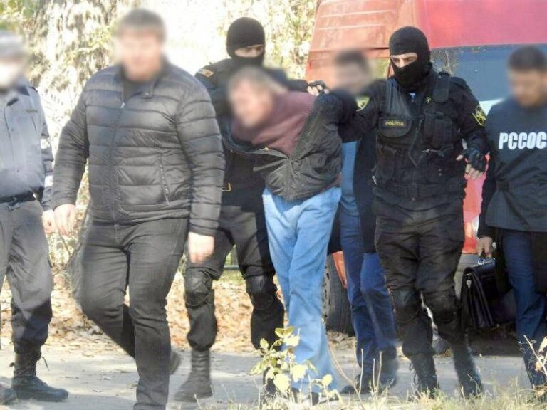 Grup criminal organizat în trafic de droguri, deconspirat de PCCOCS