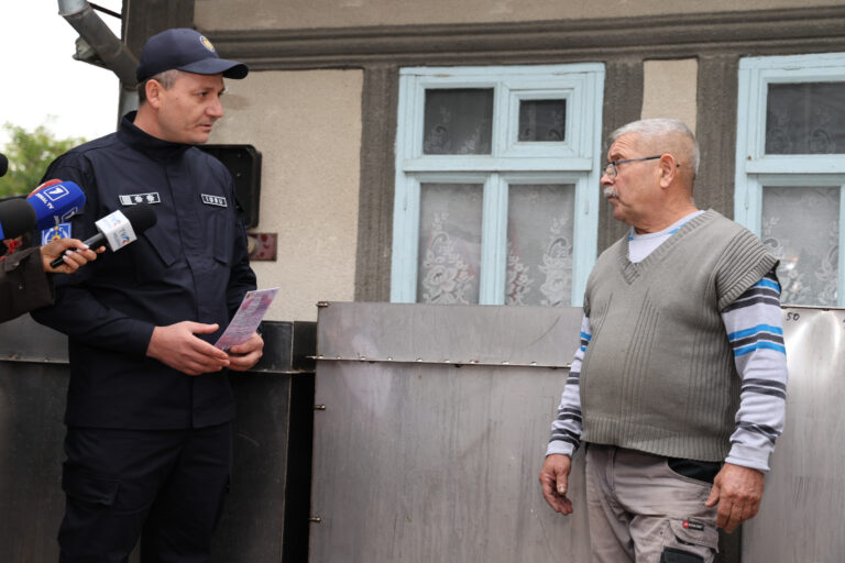 Salvatorii desfășoară vizite în gospodăriile din toată țara. IGSU face apel la responsabilitate