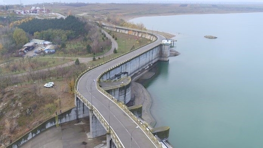 Râul Prut curățit pe o fâșie de 12 km. 30 de persoane au participat la salubrizare