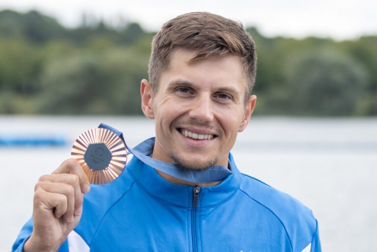 Canoistul moldovean Serghei Tarnovschi pe podium la Campionatele Mondiale de canoe marathon