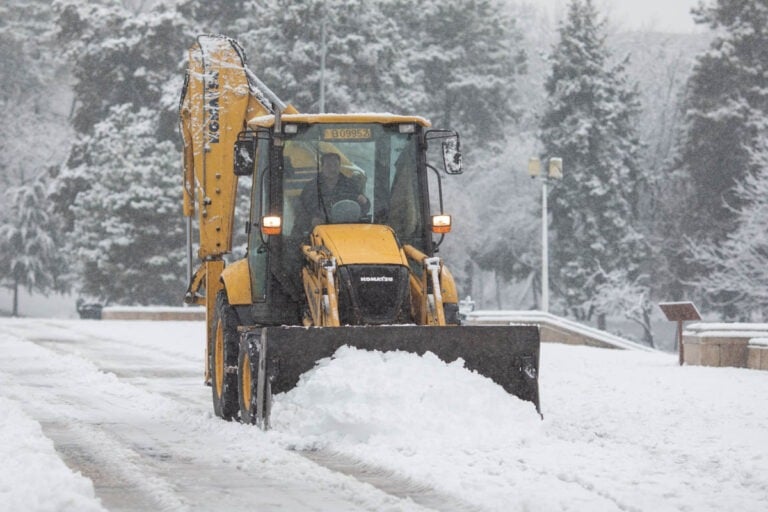 Ninge la Transfăgărășan! Echipajele de deszăpezire din Brașov au intervenit pentru a curăța