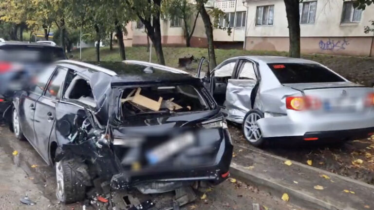 Accident în lanț la Ciocana: patru mașini avariate grav, un șofer rănit