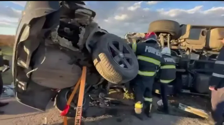 O tânără de 19 ani și șoferul care o luase la ocazie au murit într-un accident cumplit cu un TIR condus de un moldovean