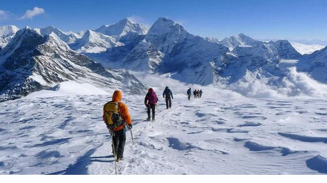 Tragedie în munți! Doi alpiniști au decedat în timpul escaladării muntelui Himalaya