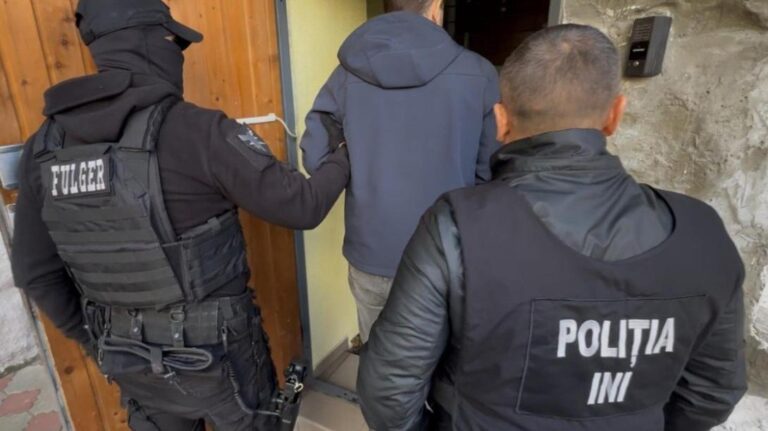 Administrator al unei companii imobiliare și complicii săi, cercetați pentru delapidare și fals