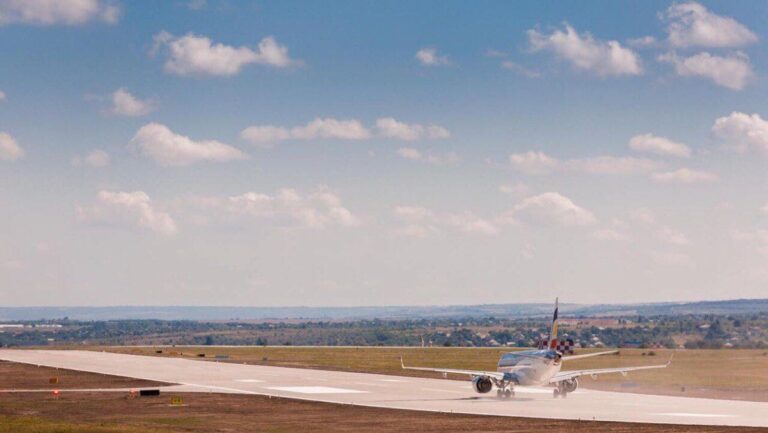 Zborurile de pe Aeroportul Chișinău se vor desfășura de pe pista alternativă timp de două săptămâni