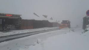 Trafic blocat din cauza zăpezii în România. Viscolul a închis mai multe drumuri naționale, printre care și Transfăgărășan