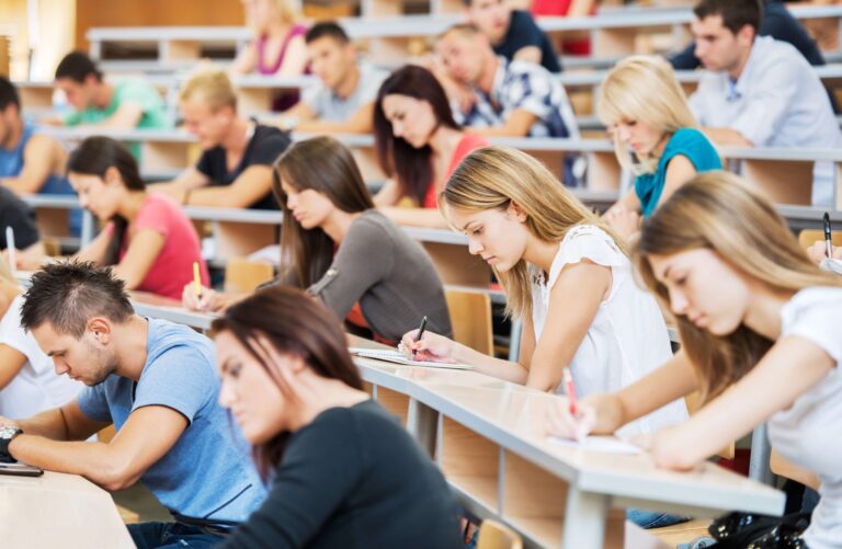 Număr record de studenți străini admiși în universitățile din R. Moldova: ce domenii aleg tinerii