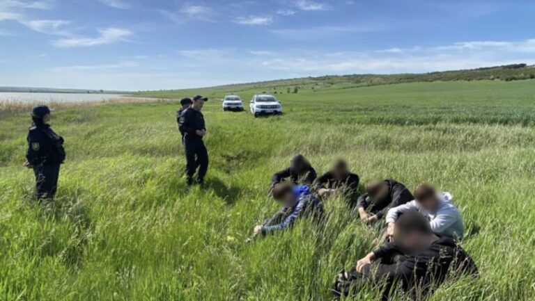 Șapte ucraineni prinși de polițiștii de frontieră Leușeni-Albița în timp ce intenționau să părăsească ilegal țara