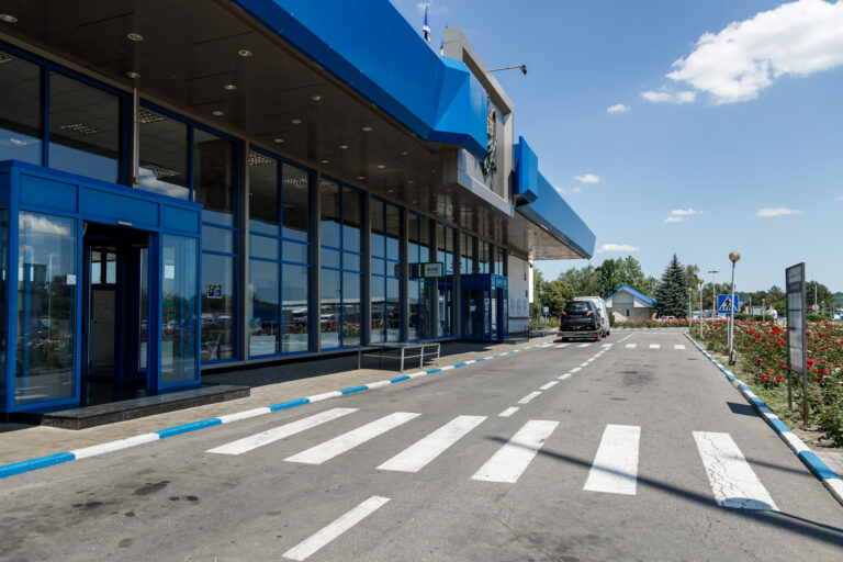 Cel mai tranzitat punct de trece a frontierei este Aeroportul Chișinău. Zeci de străni interziși să intre în Moldova