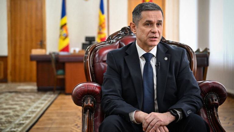 O scrisoare cu ștampilă și semnătură contrafăcută circulă pe canalele de Telegram, din numele ministrului Apărării, Anatolie Nosatîi