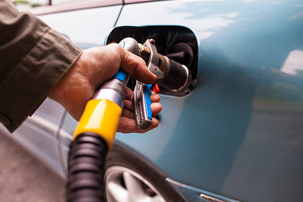 Continuă ieftinirea carburanților. Noi prețuri la benzină și motorină pentru vineri