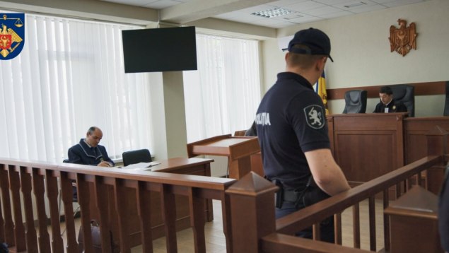 Răfuială fizică, violentă, în Chișinău. Doi bărbați au bătut o persoană până au băgat-o în spital