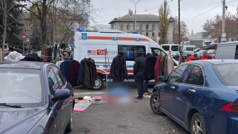 Un pensionar găsit decedat în zona Gării Feroviare din Chișinău. Ambulanța chemată de carabinieri