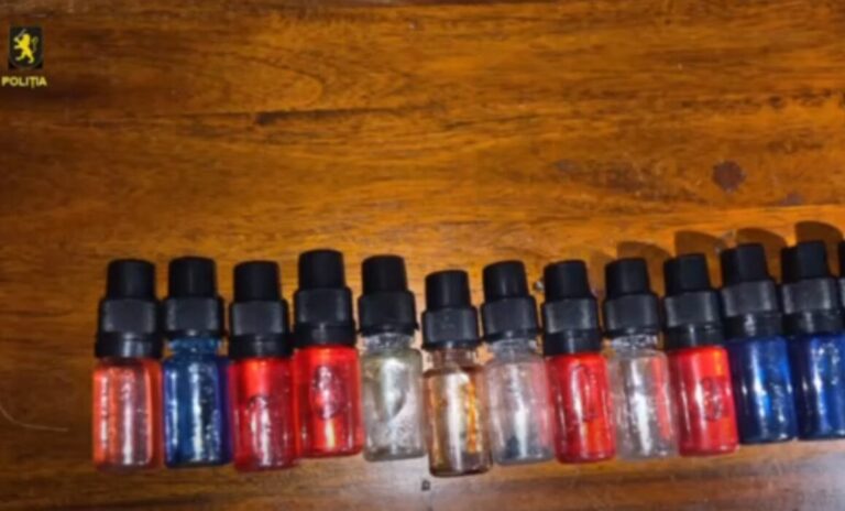 (video) Ciuperci halucinogene și ulei de cannabis descoperite într-un apartament din Buiucani