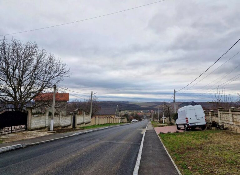 Drumul de acces spre o suburbie a capitalei este reabilitat în totalitate. Lucrările pe ultima sută de metri