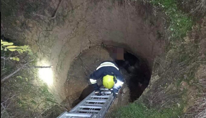 Un bărbat aflat în căutare, găsit de salvatori într-o groapă din Căușeni