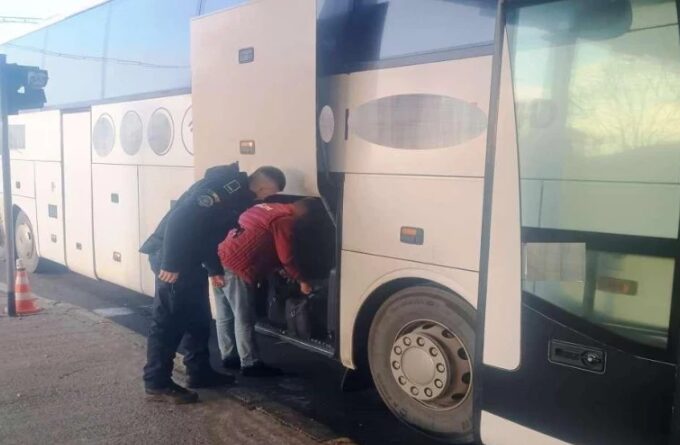 Surpriză la vama Albița. Ce au descoperit vameșii într-un autocar moldovenesc