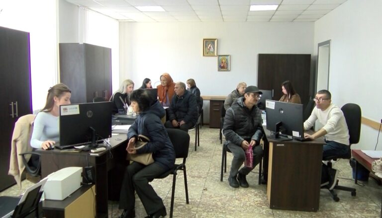 Cozi la Soroca în prima zi de înregistrare pentru compensațiile la căldură