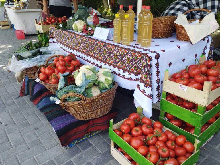 Târguri cu produse autohtone în toate sectoarele Chișinăului. Primăria a publicat adresele iarmaroacelor de sezon