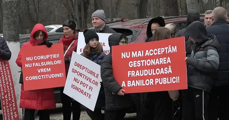 Protest în fața Federației Naționale de Karate-Do: se cere demisia președintelui