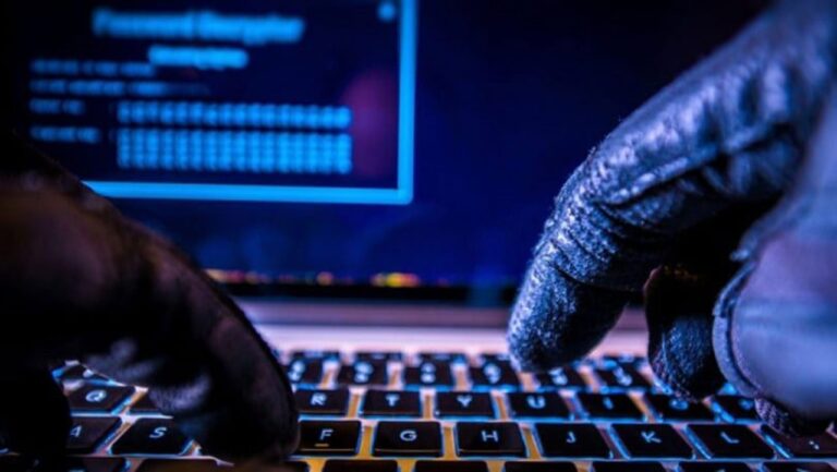 Atac cibernetic în Franța: poșta națională și serviciile bancare, afectate