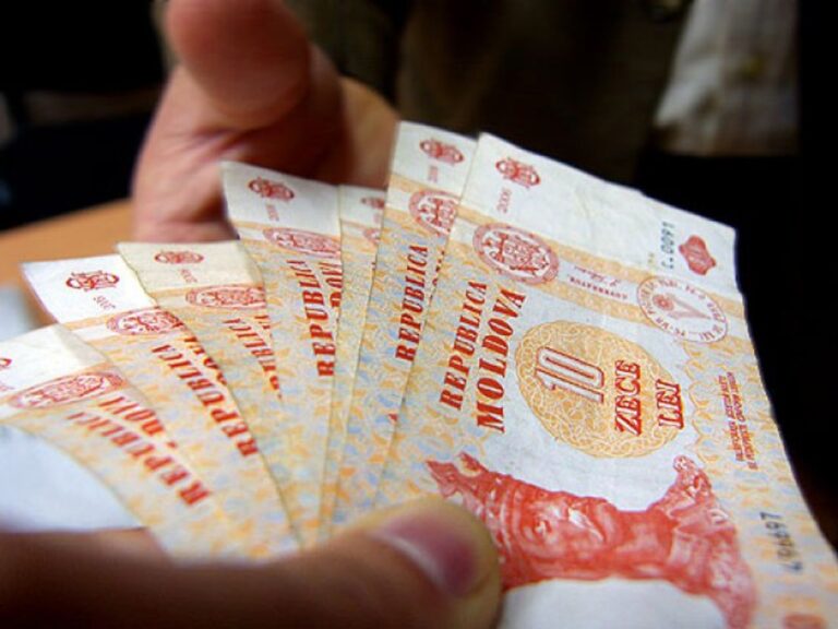 Bugetarii cu salarii sub nivelul de 6.300 de lei vor primi plăți compensatorii