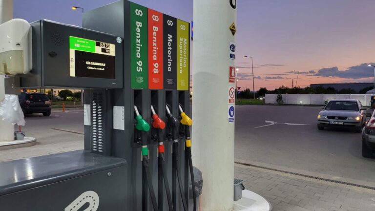 Benzina și motorina se ieftinesc în continuare. Noi prețuri anunțate de ANRE pentru marți