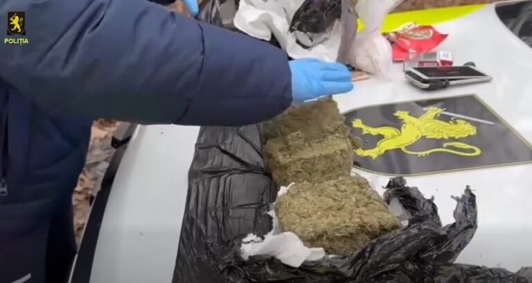 (video) Abia și-a împlinit majoratul și deja a fost prins cu 1 kg de marijuana. Un adolescent depistat cu droguri de 350.000 de lei