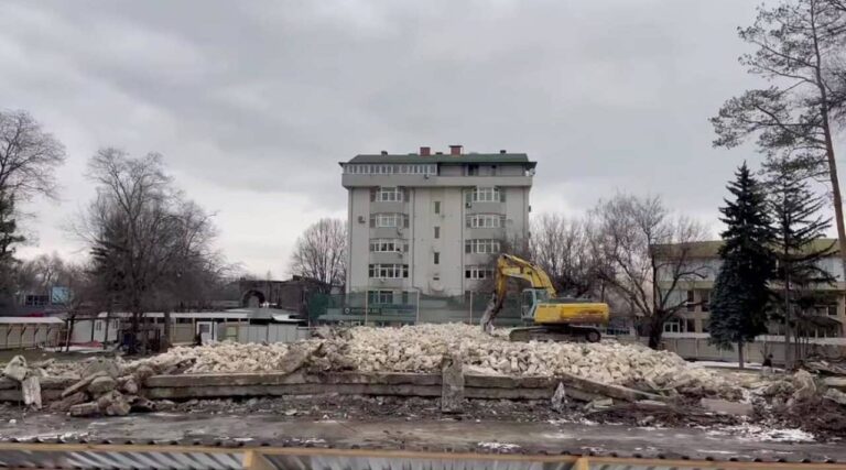 CNA desfășoară percheziții într-un dosar privind construcția unei clădiri în locul fostului cinematograf „Gaudeamus”