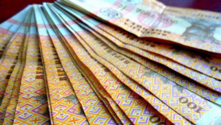 O femeie din Telenești, care a împărțit câte 200 de dolari mai multor alegători, condamnată la închisoare