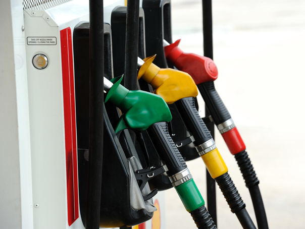 Anul începe cu scumpiri la benzină și motorină. Noi prețuri la carburanți pentru marți, 6 ianuarie
