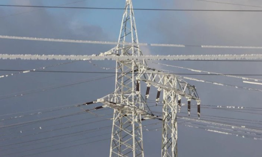 Mii de consumatori din 10 localități au rămas fără electricitate din cauza ninsorii abundente