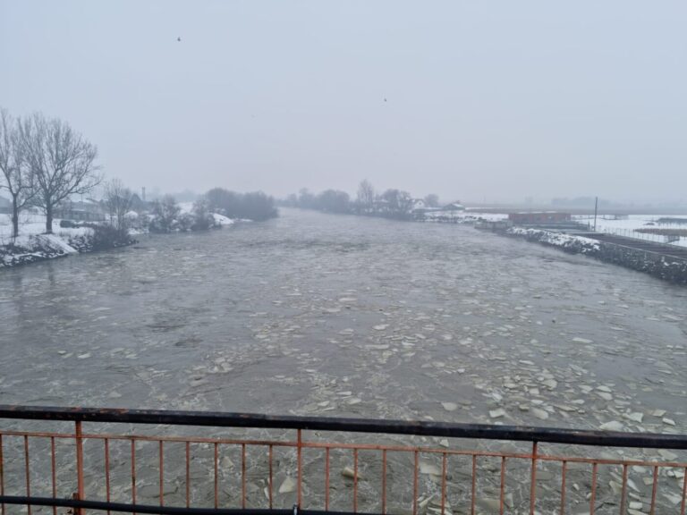 17 localități din România, inundate. Cod portocaliu și galben în câteva județe