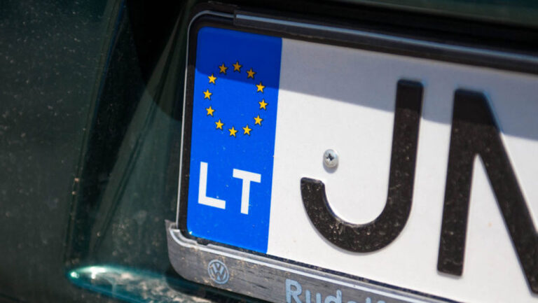 Lovitură pentru șoferii cu numere străine. Amenzile vin și după aproape un an