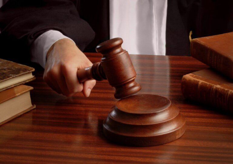 Un preot și trei persoane publice trimise în judecată în dosarul mitei pentru locuri în cimitirul „Sfântul Lazăr” din capitală