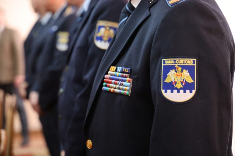 Un vameș depistat cu o avere nejustificată de circa jumătate de milion