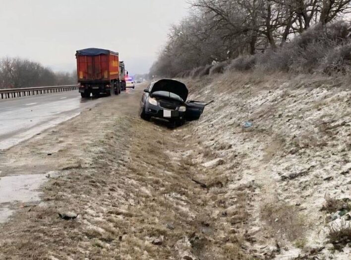 Poleiul face primele victime: Un șofer a decedat în urma unui grav impact cu un TIR