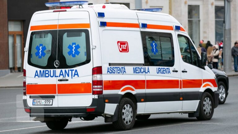 Strigător la cer! Două echipe de pe ambulanță, atacate într-un bar și un restaurant