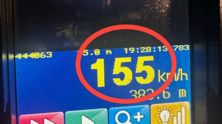 „Amendat și cu permisul suspendat”: un șofer a fost prins cu BMW la 155 km/h pe centura Chișinăului
