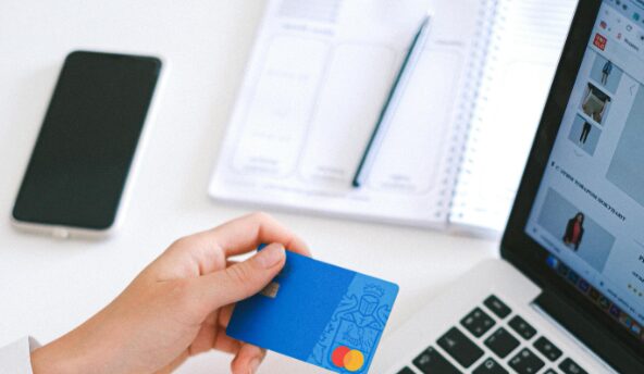 Achiziții pe Temu din banii unei locatare a centrului de plasament: Ce pedeapsă a primit o angajată din Bălți