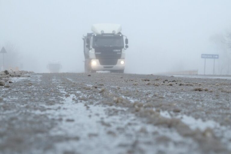 Avertizarea de polei și ghețuș, prelungită până luni, 9 februarie