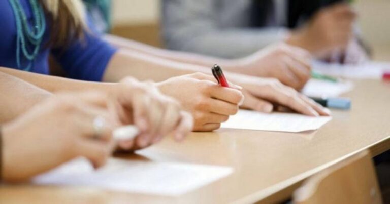 Elevi de clasa a IX-a, evaluați la nivel național înaintea examenelor de absolvire a gimnaziului